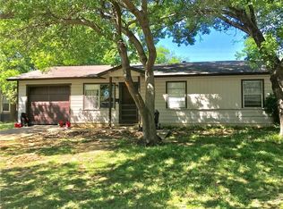122 Dallas Dr, Euless, TX 76039