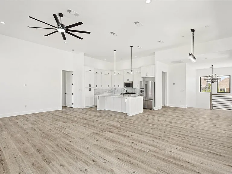 767 W Main St #201 — Photo 4