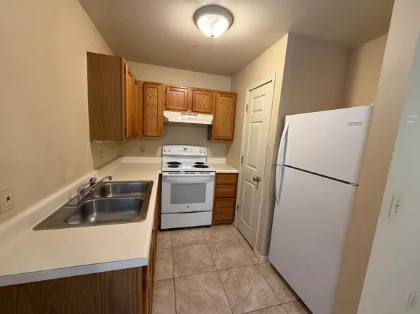 970 N Oakland Ave #15, Fayetteville, AR 72701