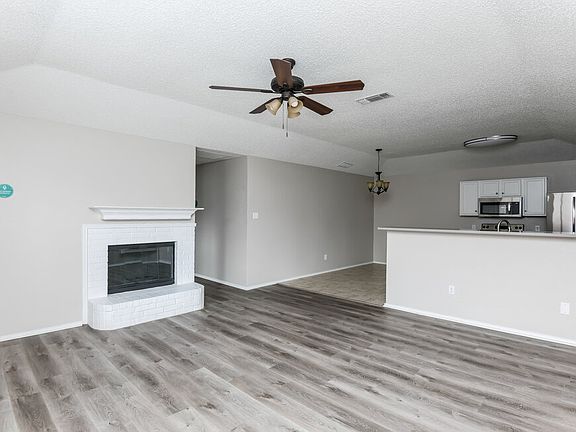3rd image of 1504 Woodhall Way