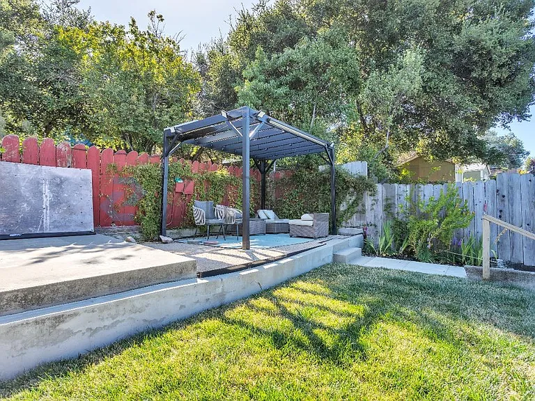 9834 Lawlor St — Photo 24