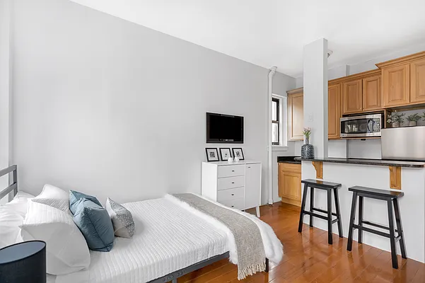 Sold by Compass | media 7