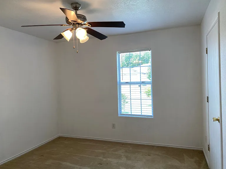 1809 Liberty Hill Dr — Photo 15