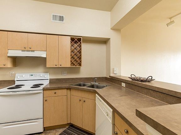 4th image of 100 4th Ave S APT 304