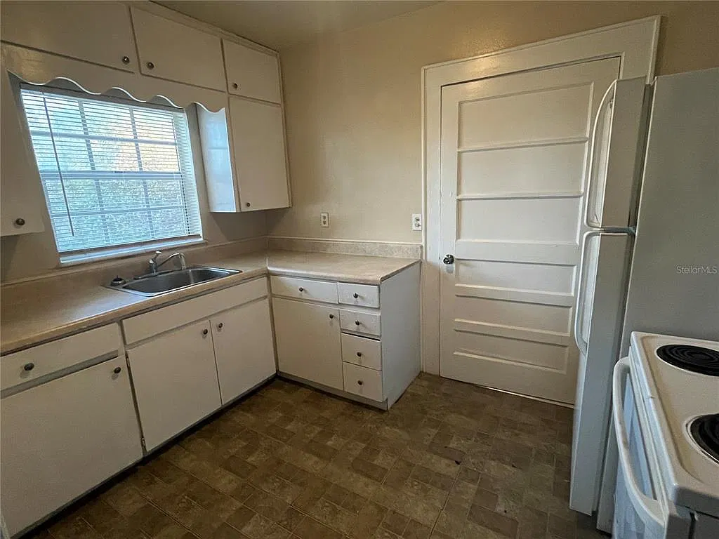 2 bed, 1.0 bath, 912 sqft, $1,130 — Photo 3