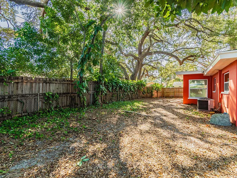 677 Oakwood Dr — Photo 33