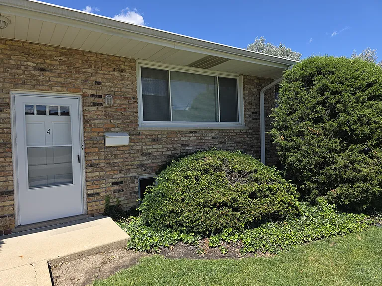 5021 Florence Ave — Photo 2