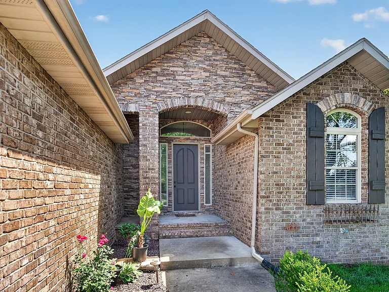 935 E Weldon Dr — Photo 4