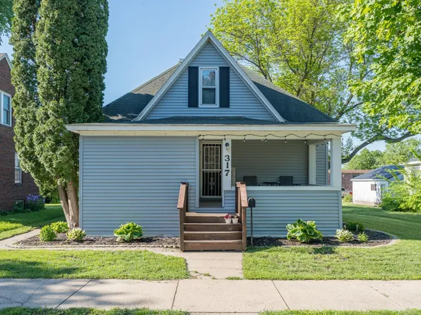 317 Walnut St SW, Sleepy Eye, MN 56085