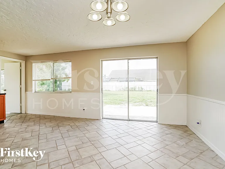 1428 SE 30th Ter — Photo 5