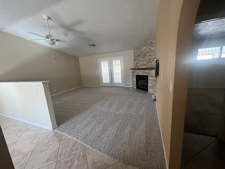 112 Smoketree Ave S — Photo 3