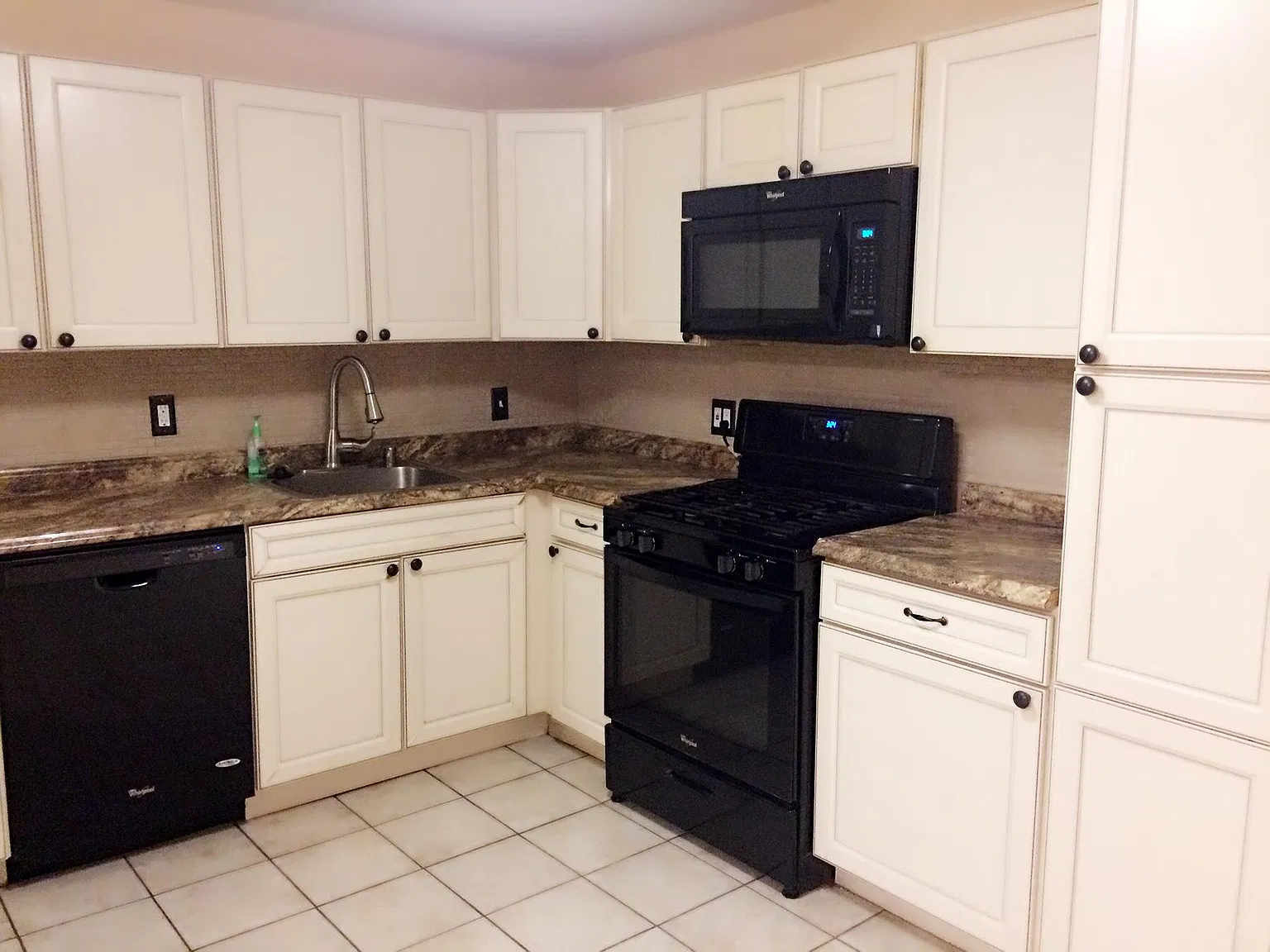 5 bed, 2.5 bath, 1970 sqft, $1,000 — Photo 4