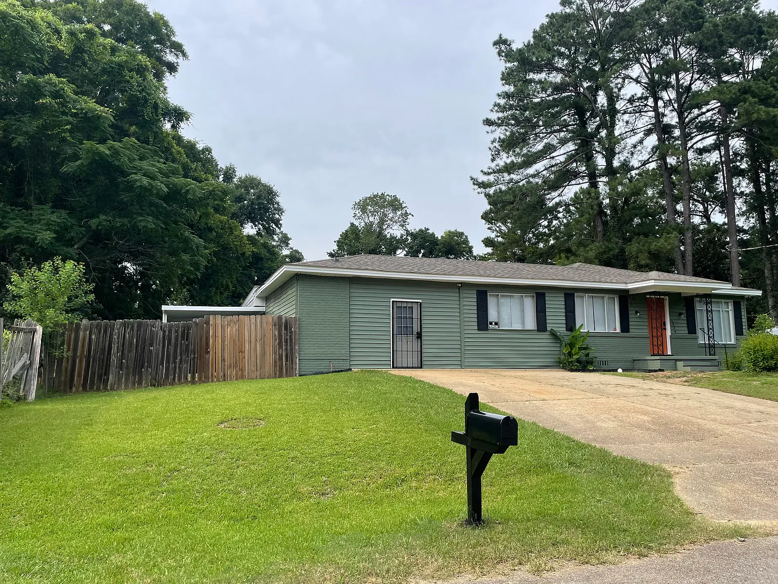 5 bed, 2118 sqft, $2,900 — Photo 3