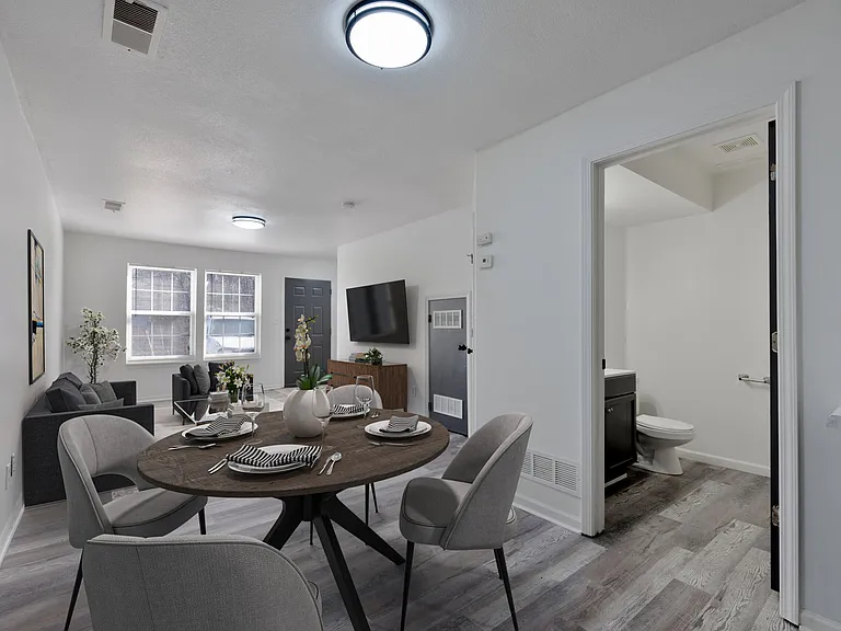 321 W South Ave — Photo 2
