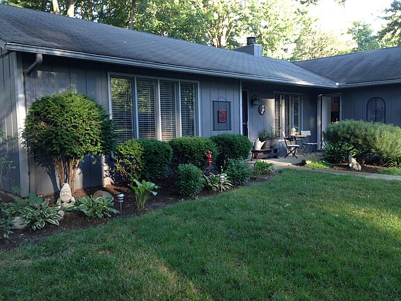 2nd image of 5845 Fox Hollow Cir