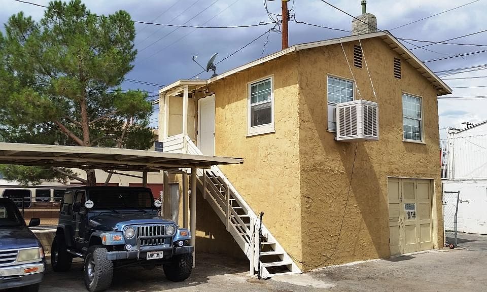 House with car port
