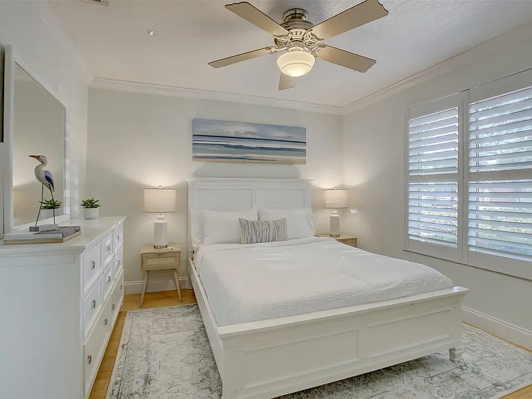 2600 N Riverside Dr — Photo 20