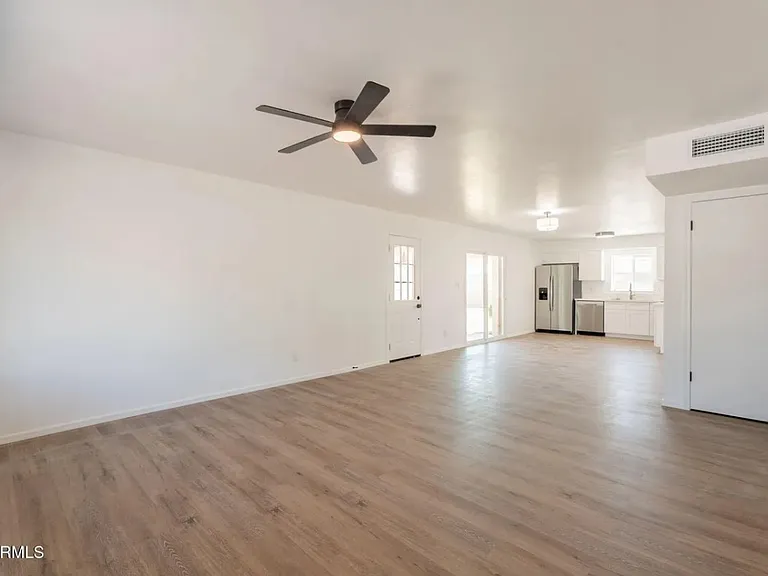 4743 W Shaw Butte Dr — Photo 3