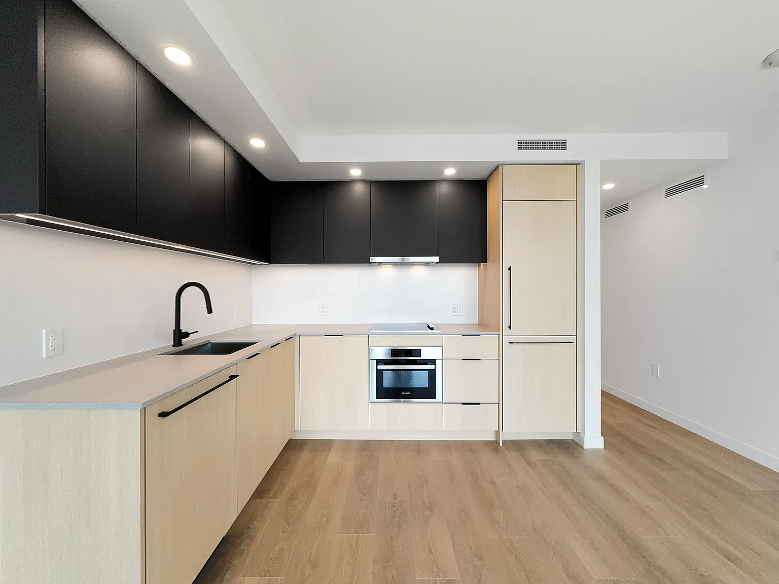 2 bed, 763 sqft, $2,300 — Photo 2