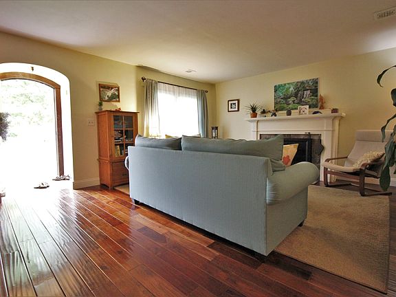 5th image of 971 Lawrence Ave