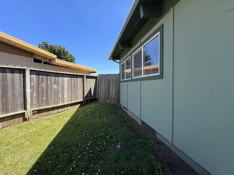 1268 Fernwood Dr — Photo 22