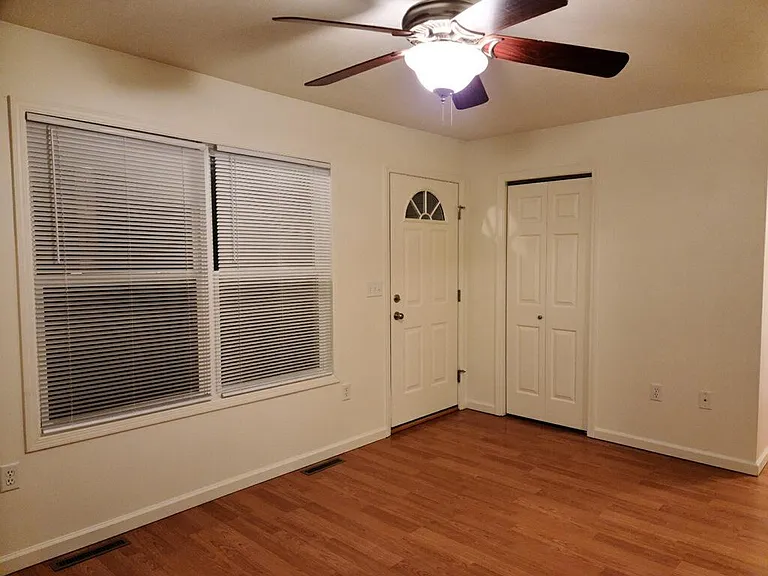 121 Schofield Ct — Photo 6