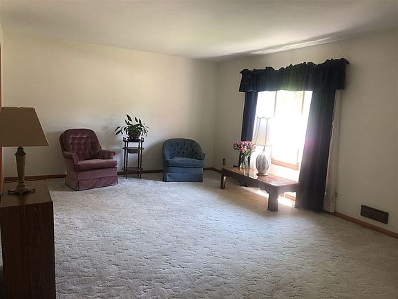 3rd image of 3908 Dakota Ln