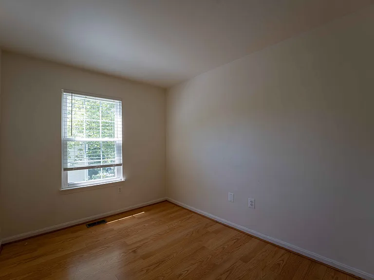 18246 Fox Chase Cir — Photo 8