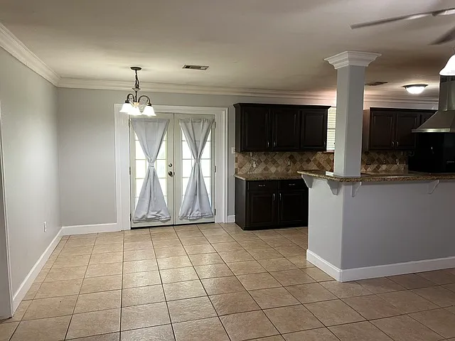 5 bed, 2.5 bath, 2101 sqft, $2,500 — Photo 4