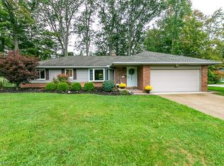 654 Meadowood Dr, Mayfield Village, OH 44143