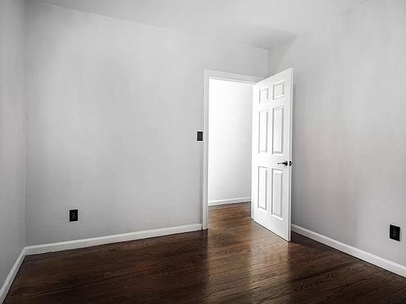 5th image of 221 Van Pelt Ave