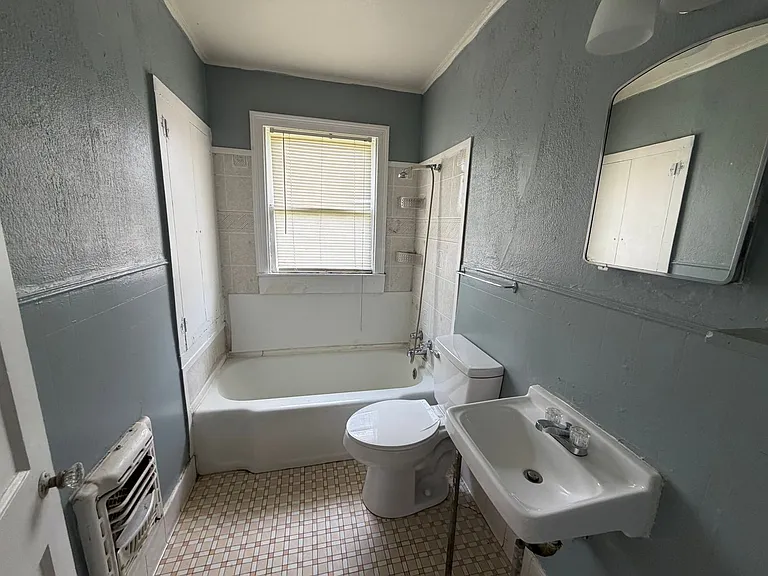 258 Wyandotte St — Photo 9