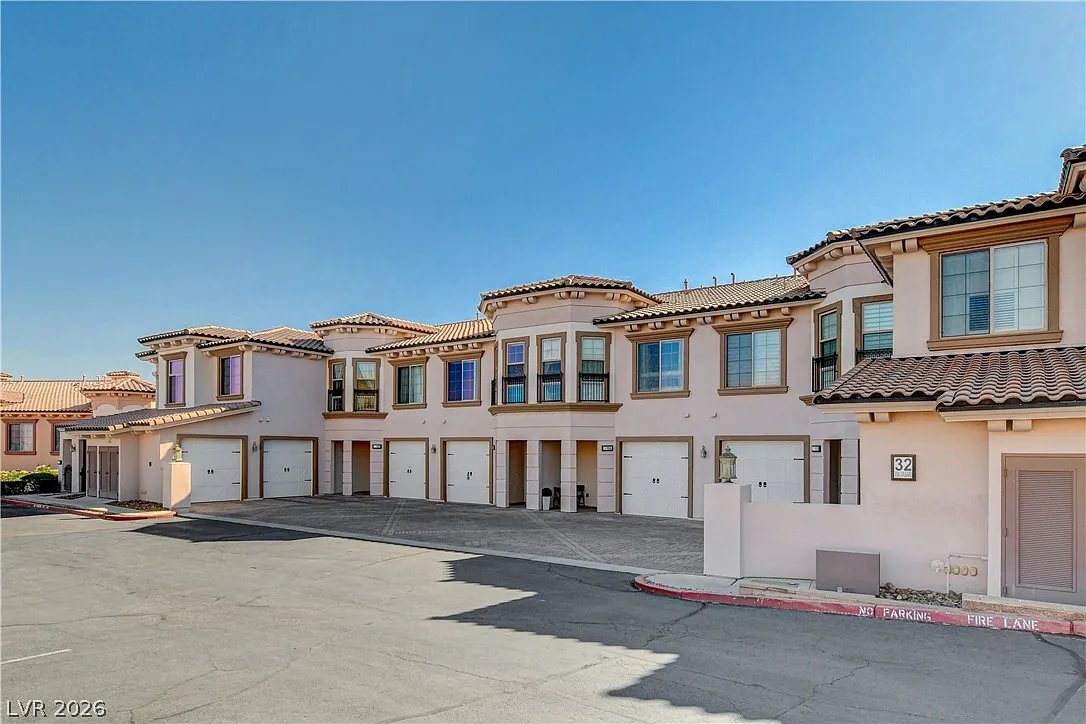 3 bed, 2.5 bath, 1594 sqft, $2,150 — Photo 1