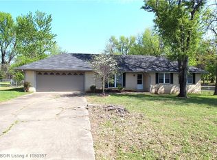 916 Young St, Alma, AR 72921