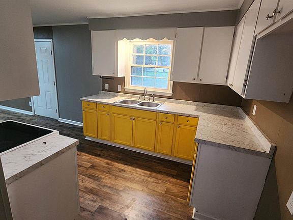 3rd image of 313 Vienna St