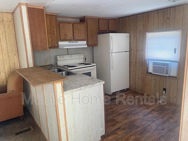 1st image of 811 W Gold St Lot 19
