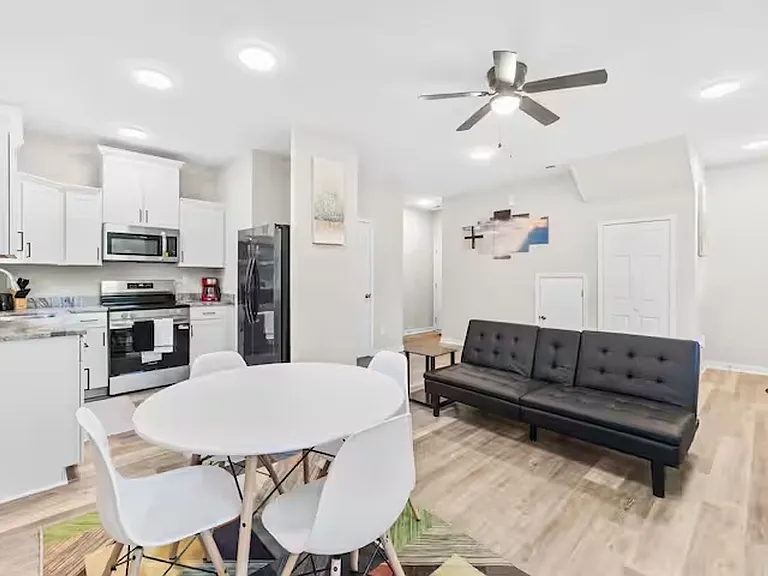614 Kings Mountain St — Photo 2