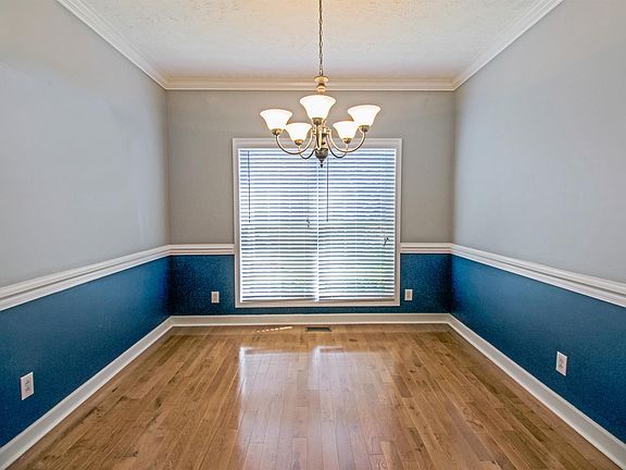 3rd image of 937 Glenraven Dr
