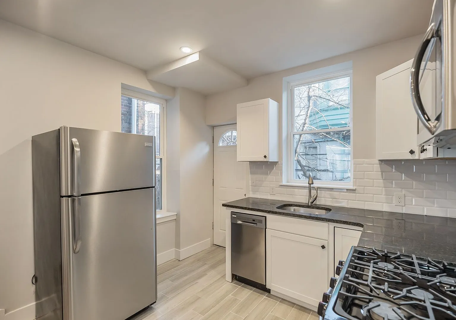 Bright and Open 2 Bedroom/1 Bath in West Philly, Pet Friendly! — Photo 4