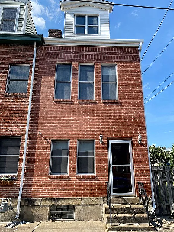 2335 Sidney St photo 1