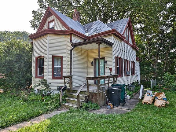 2nd image of 601 Burr Oak St