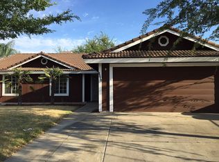 1086 W Pamela Ln, Dinuba, CA 93618