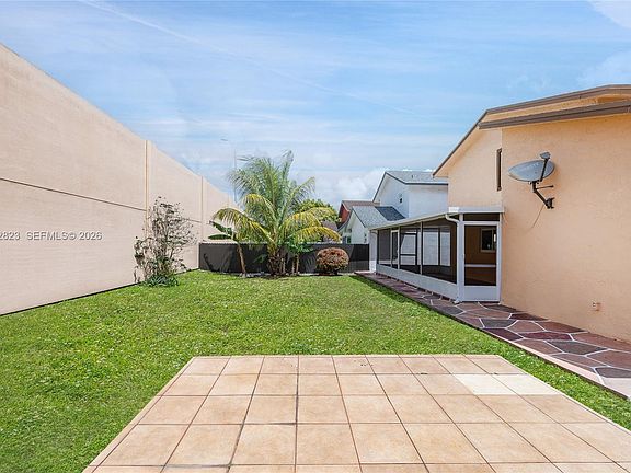 3rd image of 1007 NW 106th Avenue Cir