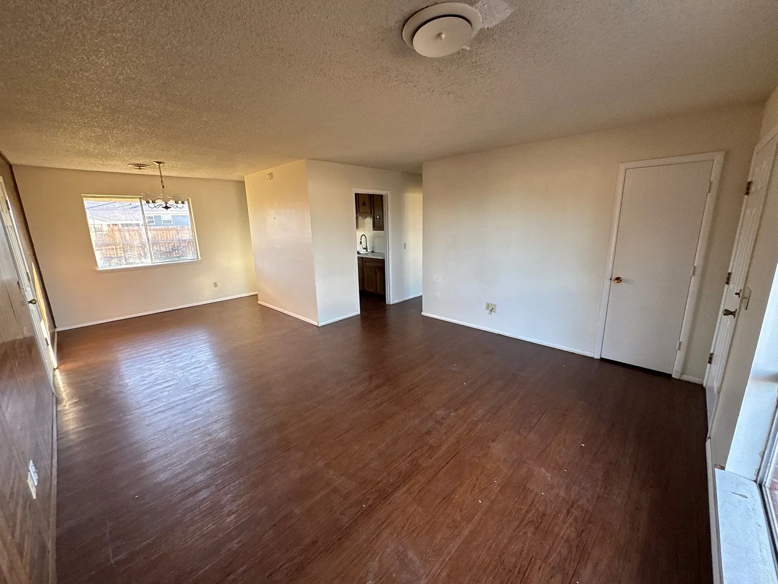 3 bed, 1400 sqft, $1,900 — Photo 4