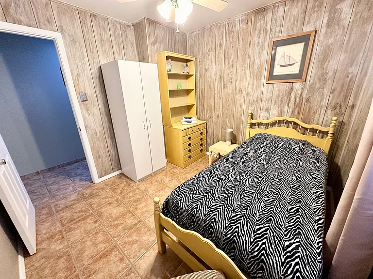 2515 Frances St NE — Photo 16