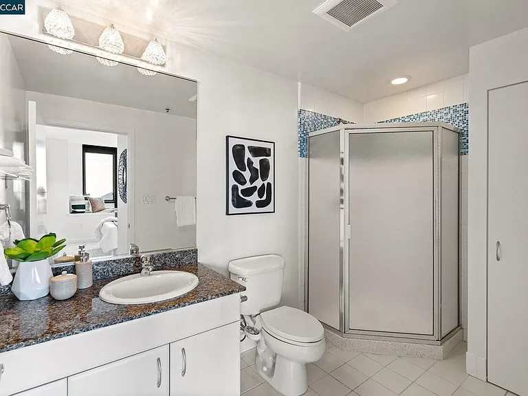 260 King St #865 — Photo 8