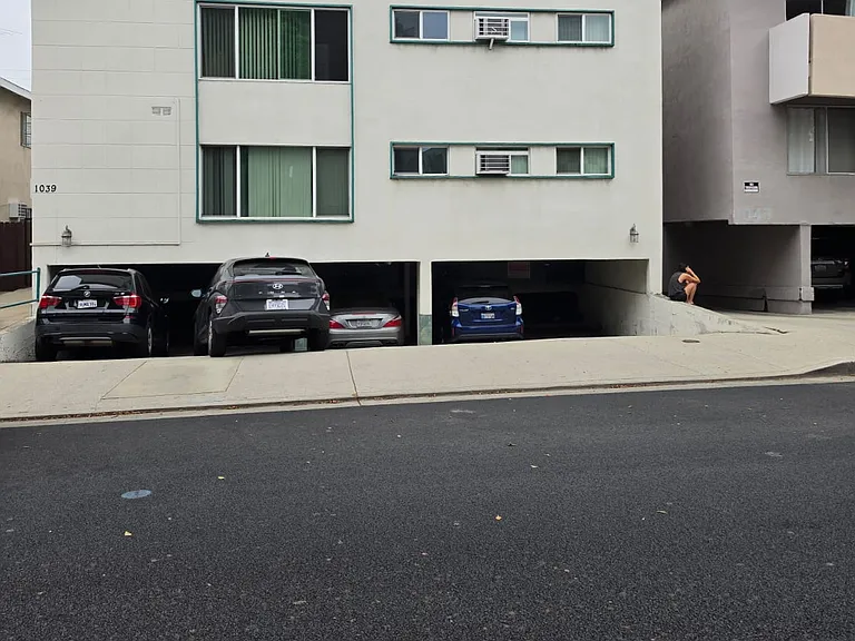 1039 N Curson Ave #2 — Photo 5