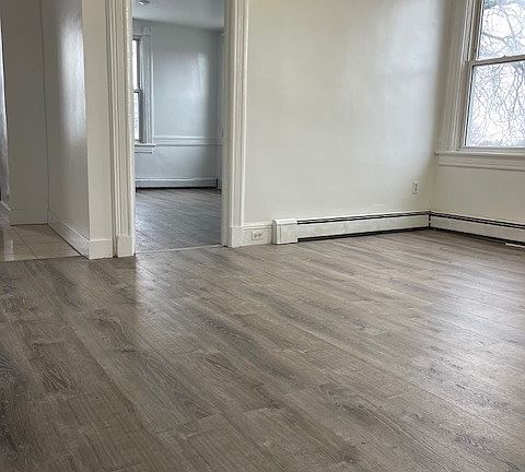 3rd image of 525 27th St APT 2