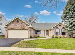 1135 Hummingbird Ln, Grayslake, IL 60030