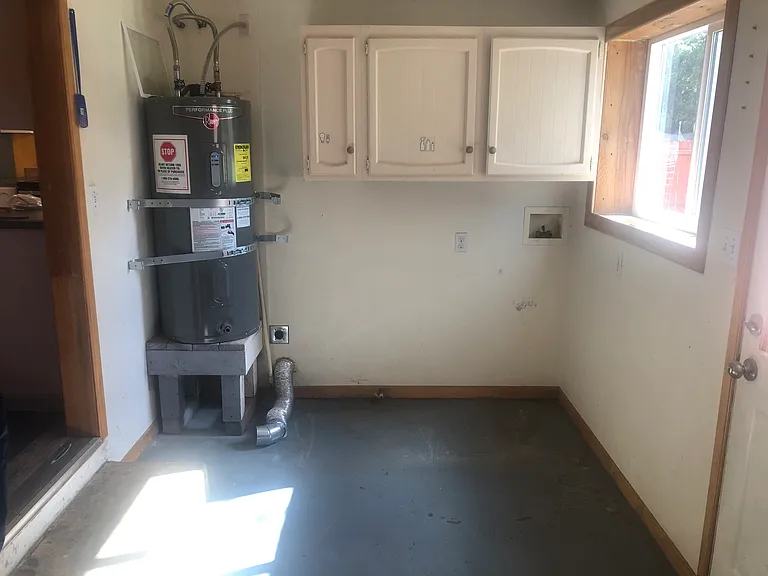 3928 Crest St — Photo 6